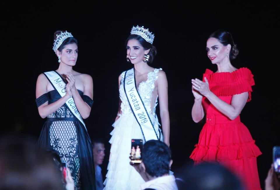 Coronan a la nueva reina de la belleza yucateca