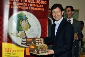 Televisa y el hijo de Chespirito buscan un acuerdo para reponer la famosa serie