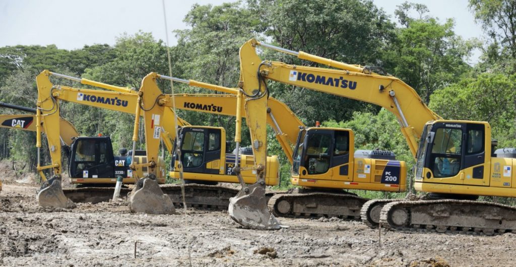 AMLO rechaza cancelar megaproyectos para comprar vacunas; dice que tiene ahorrados 32 mmdp para ello