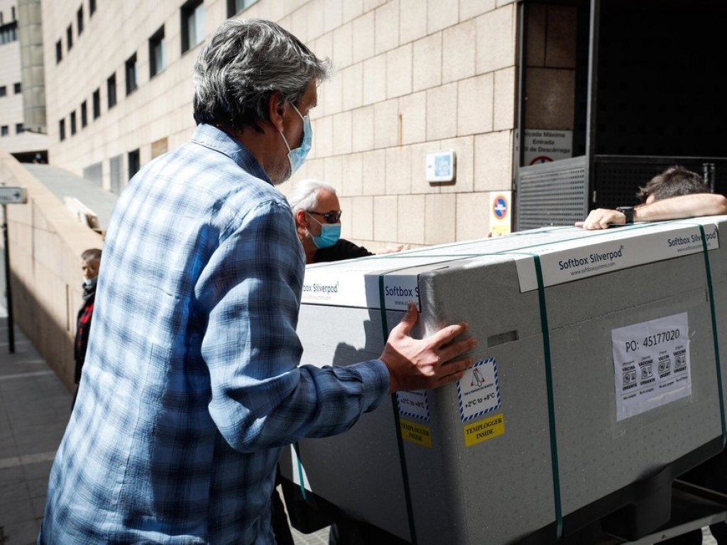 El Reino Unido donará 100 millones de vacunas contra la Covid-19