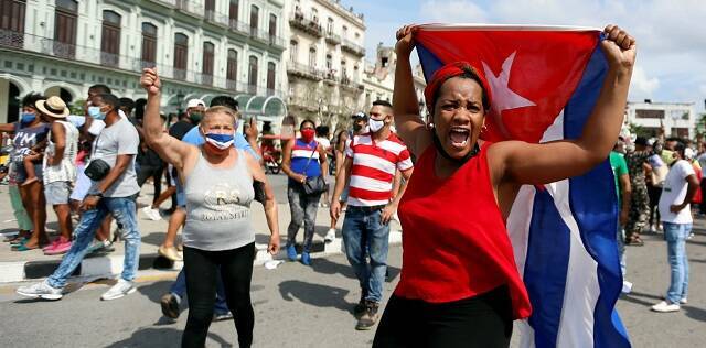 Multitudinarias protestas en toda Cuba para exigir comida, libertad y medicinas: el gobierno comunista los amenaza