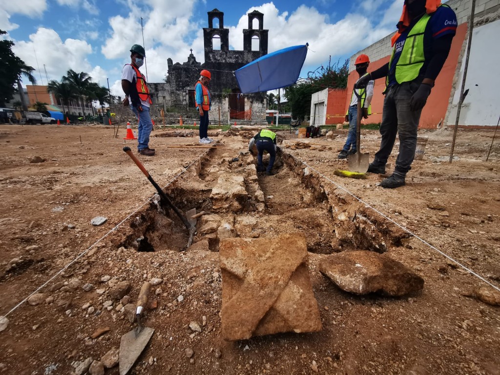 Hallan vestigios  arqueológicos en la Plaza Central de Piste