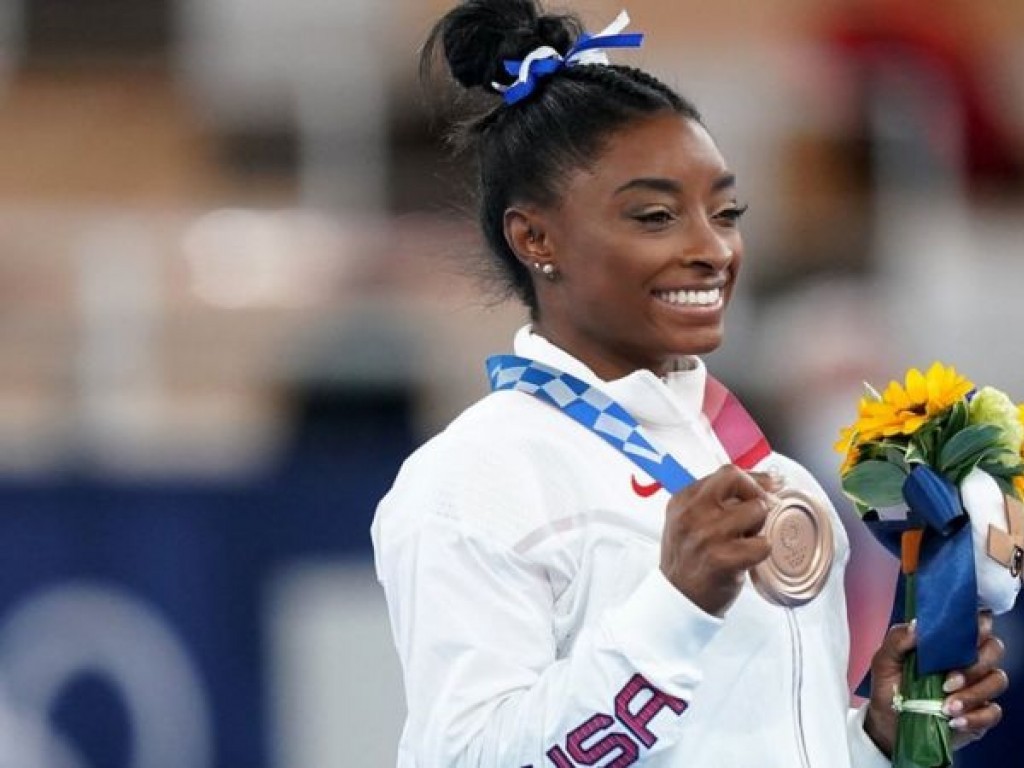 Simone Biles se despide de Tokio con un bronce