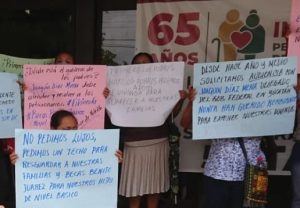 Protesta ante la delegación de Bienestar por falta de apoyos federales y la nula atención de Huacho Díaz Mena