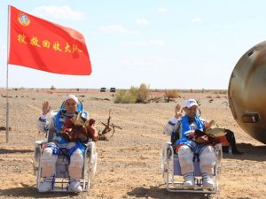 Astronautas chinos vuelven a la Tierra luego de pasar 90 días en el espacio