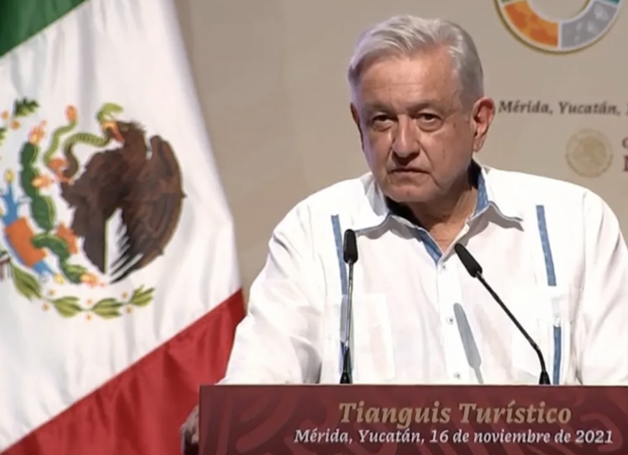 Mauricio Vila es un extraordinario gobernador: AMLO