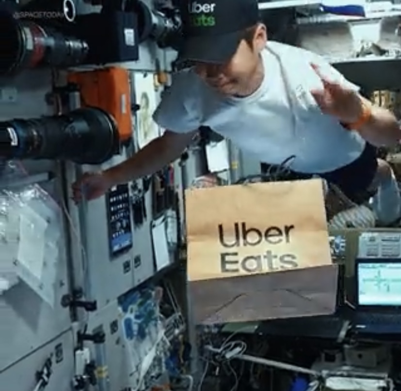 Uber Eats realiza su primera “entrega” de comida en el espacio exterior