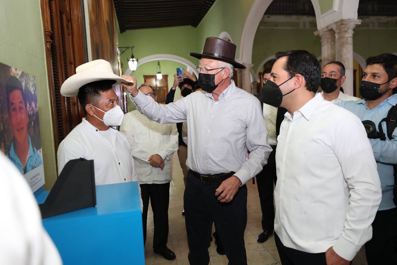 Reconoce embajador de los Estados Unidos en México, Ken Salazar, liderazgo del Gobernador Mauricio Vila Dosal