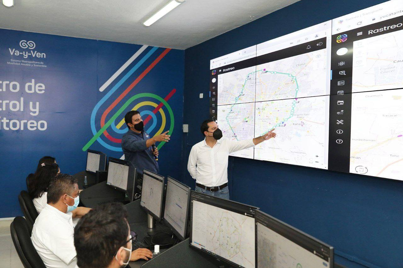 El Gobernador Mauricio Vila Dosal supervisa el Centro de Control y Monitoreo del sistema de transporte público “Va y ven”