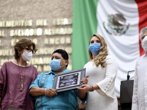 El Congreso del Estado entrega reconocimiento al profesor Manuel Rosado Canché