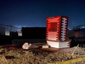 El 2022 arranca con la destrucción de la estatua de AMLO