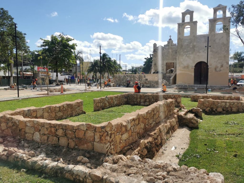 El INAH supervisa obras de restauración en la plaza de Pisté