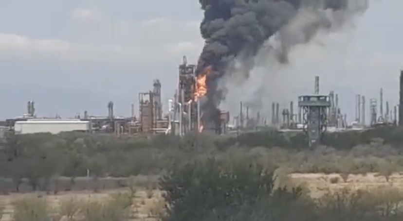 Se registra incendio en refinería de Cadereyta, Nuevo León