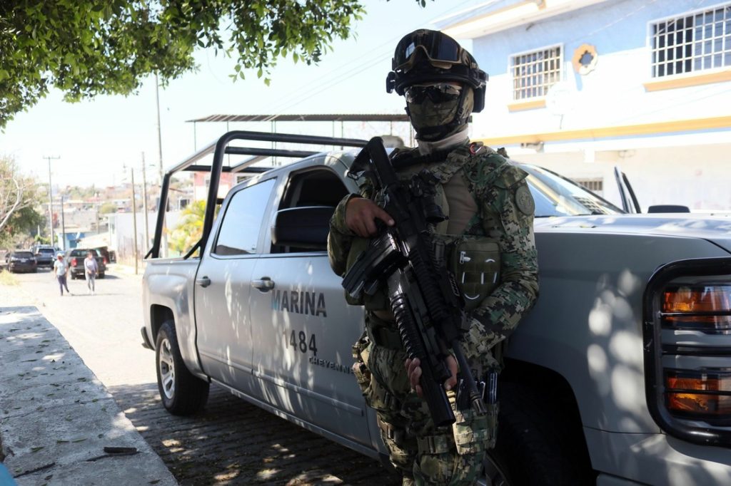 Un marino mata a dos compañeros y a una mujer civil en Baja California Sur