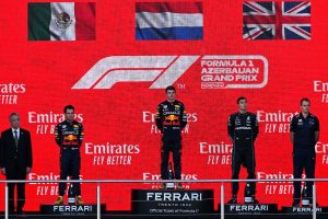 Verstappen y “Checo” Pérez se llevan el Gran Premio de Azerbaiyán