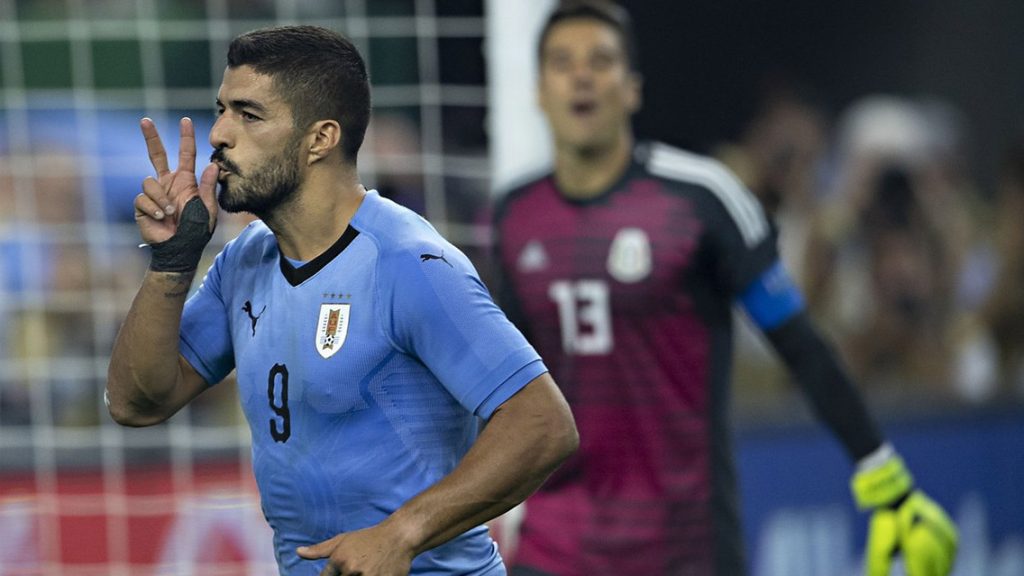 Uruguay demuestra superioridad ante México y lo golea 3-0