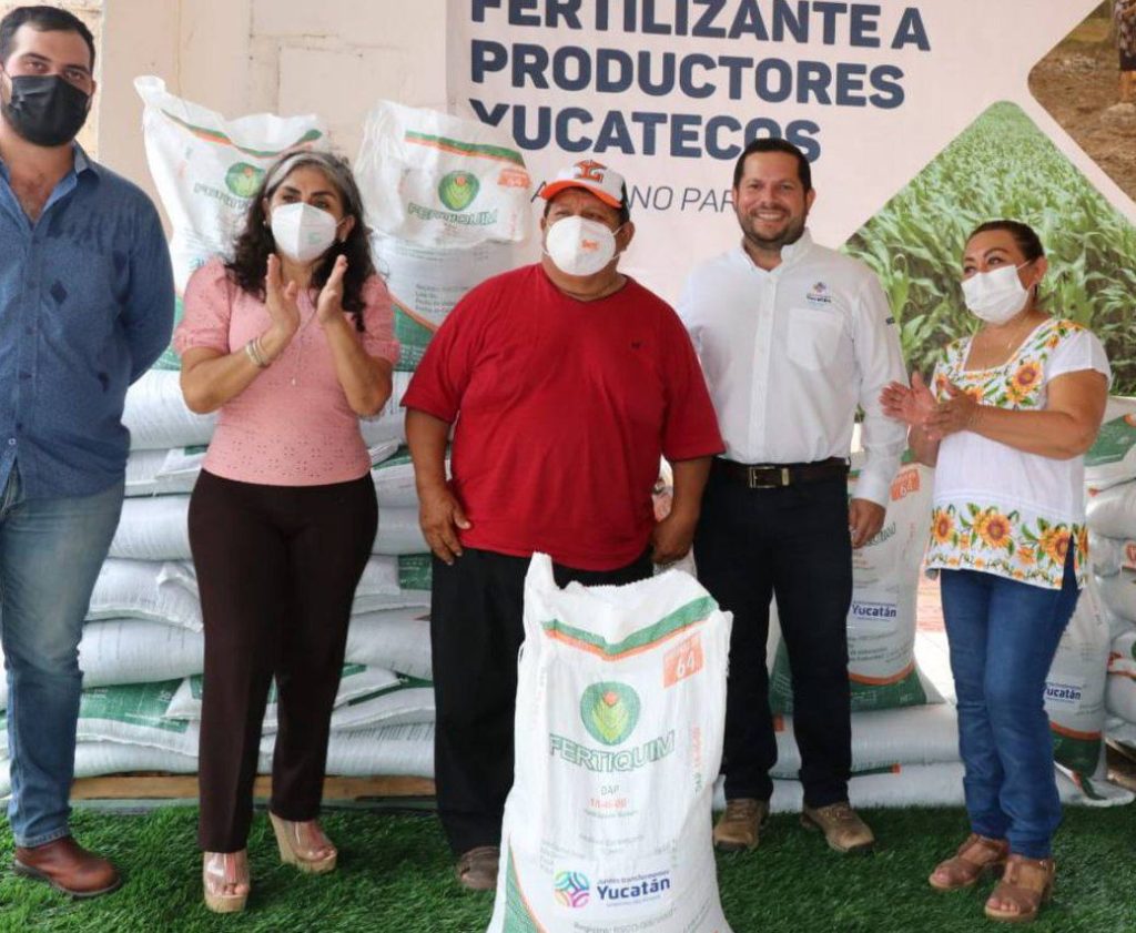 Productores agrícolas de Chankom, Espita y Santa Elena, reciben apoyo de fertilizantes para impulsar sus unidades