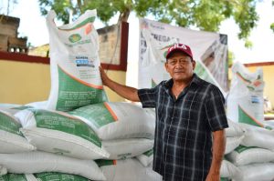 Apoyo de fertilizantes continúa llegando a manos de productores agrícolas del interior del estado