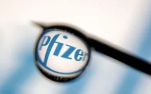 La FDA autoriza a farmacias en EU recetar píldora contra covid-19 de Pfizer