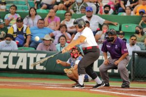 Histórica fiesta deportiva se vivió en el Kukulcán con el primer juego de softbol femenil, el “Partido del Cambio”￼