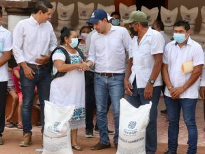 El Gobernador Mauricio Vila Dosal continúa mejorando la alimentación y economía de familias del sur de Yucatán