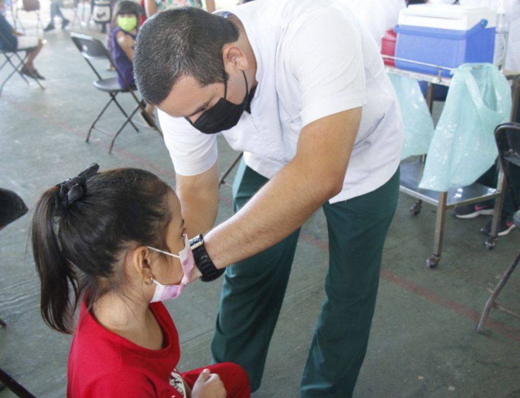 A partir del próximo martes 16 vacunarán a menores de 5 a 11 y adolescentes de 12 a 17 años de edad de 14 municipios del interior del estado