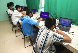 Estudiantes de secundaria de Espita reciben laptops para impulsar sus conocimientos tecnológicos