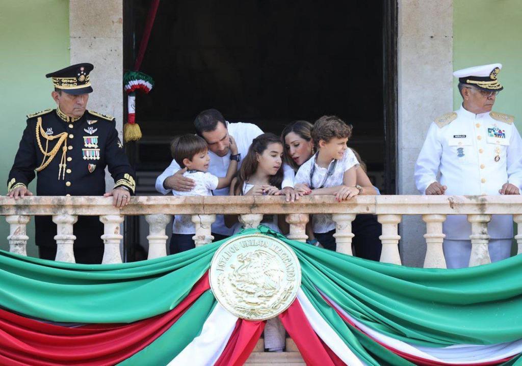 Encabeza el Gobernador Mauricio Vila Dosal, el desfile cívico-militar del 16 de septiembre