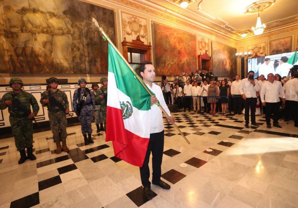 Miles de personas acompañaron al Gobernador Mauricio Vila Dosal en la tradicional ceremonia del Grito