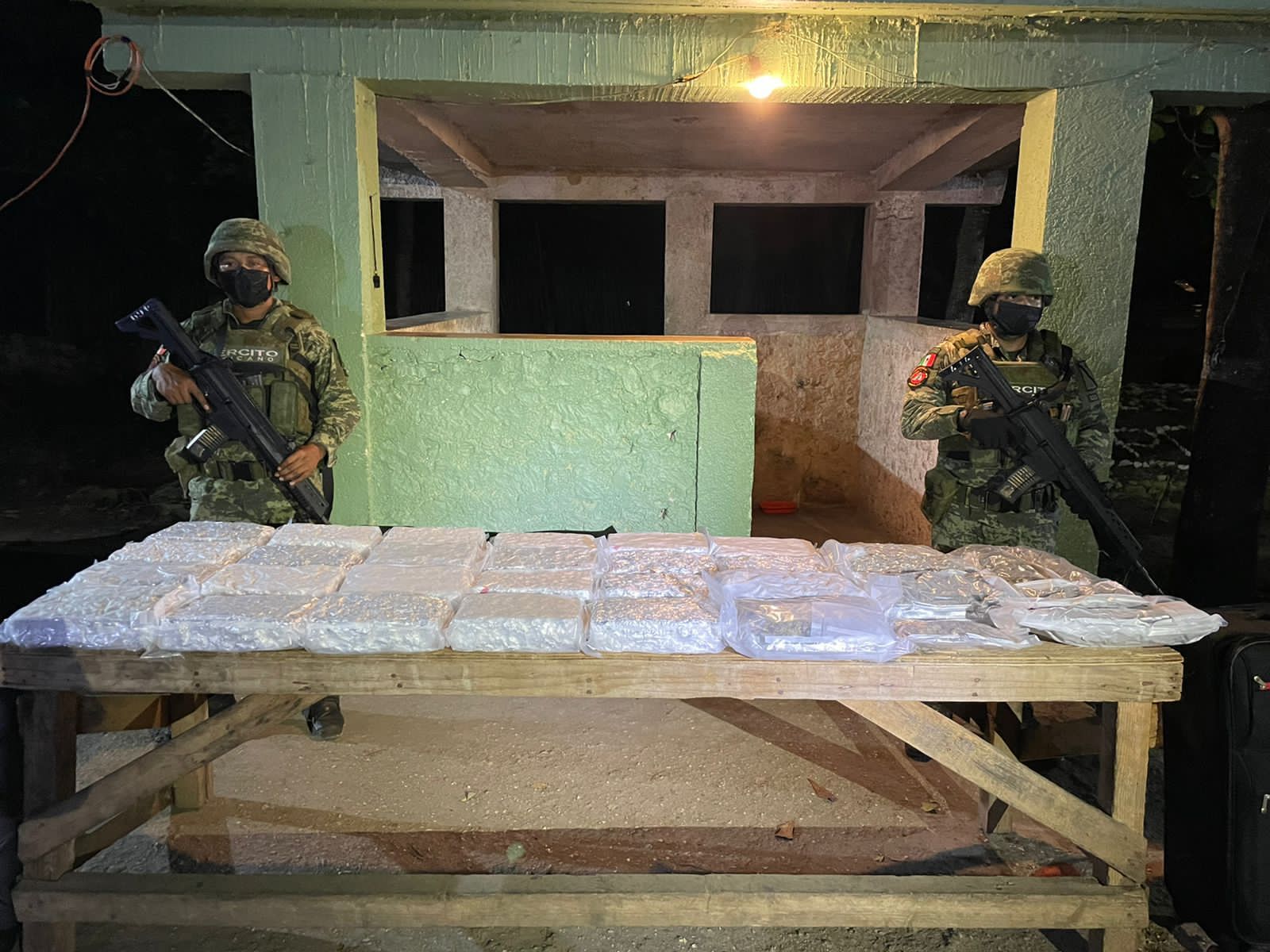 El Ejército Mexicano realiza un tercer aseguramiento de drogas en maletas