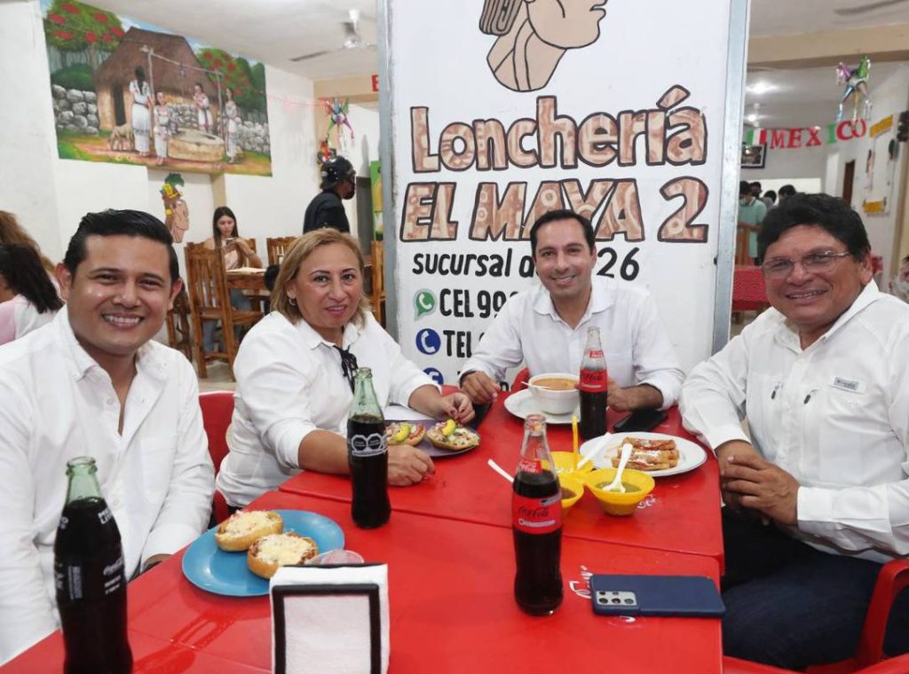 El Gobernador Mauricio Vila pernoctó en la región poniente de Yucatán para continuar hoy atendiendo a los pobladores de la zona