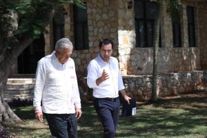 Vila Dosal y López Obrador se reúnen para hablar de los proyectos que se desarrollan en Yucatán y el sureste del país