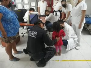 Un policía de la SSP salva a un niña de morir por atragantamiento