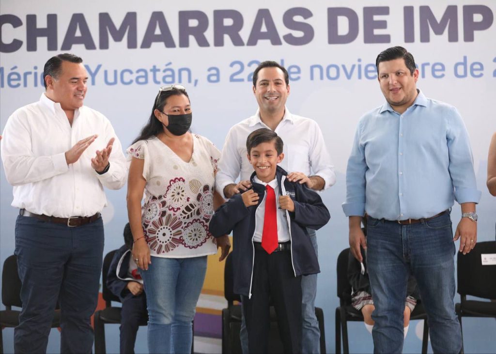 Vila inicia la distribución de chamarras del programa Impulso Escolar