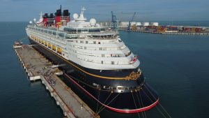 Miles de turistas llegan a Yucatán con el arribo del crucero Disney Magic