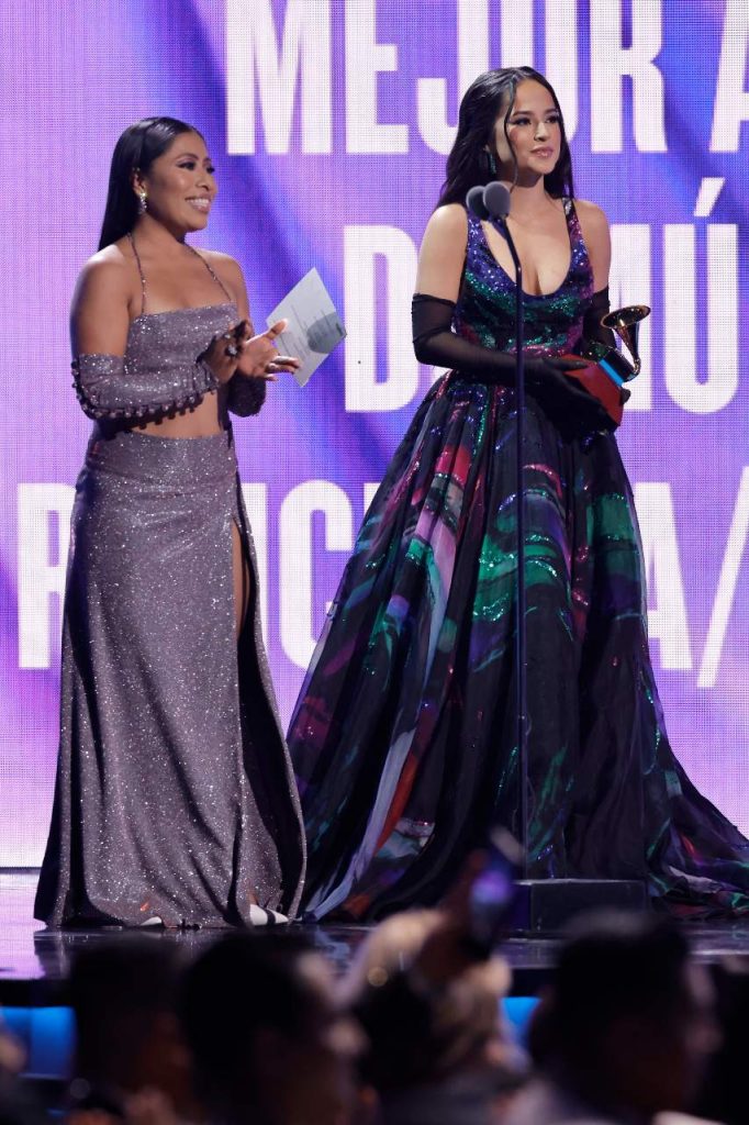 El vestido que Yalitza Aparicio vistió en los Latin Grammy cuesta unos 6 pesos