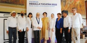 El Gobierno del Estado enaltece la trayectoria del dramaturgo José Ramón Enríquez con la entrega de la Medalla Yucatán 2022