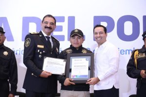 Vila reconoce el compromiso y lealtad de policías al servicio del estado