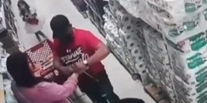 Hombres armados entran a un súpermercado de Guadalajara y asaltan a los clientes