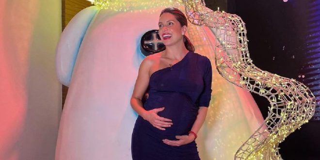 Andrea Escalona comparte primera imagen con su bebé; “eres el regalo más hermoso”