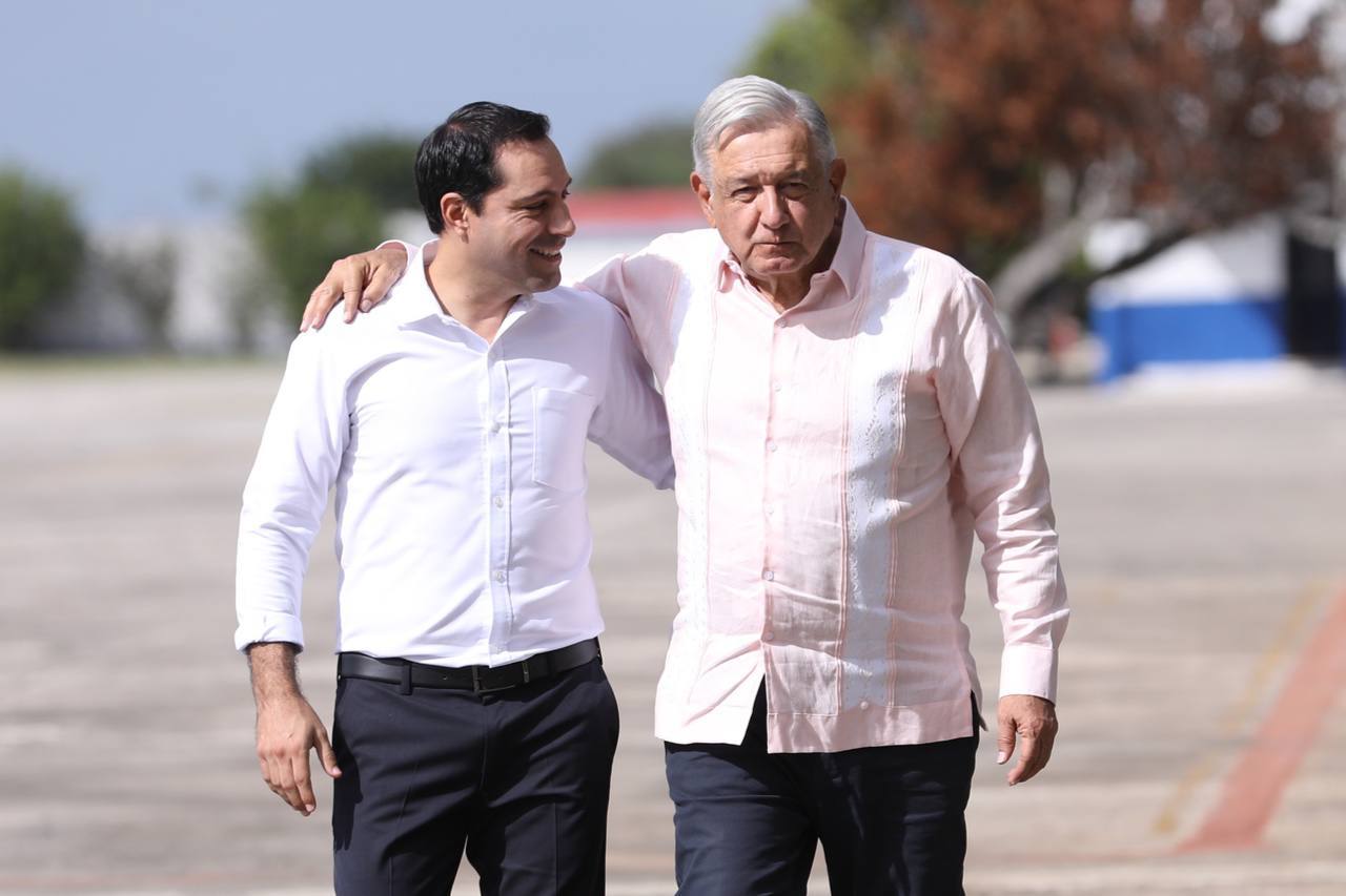 Vila recibe a López Obrador en su primera visita del 2023 para revisar proyectos