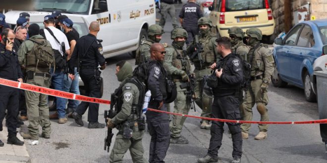 Niño de 13 años hiere de bala a dos personas en Jerusalén, esto tras tiroteo en sinagoga