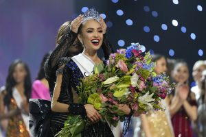 R’Bonney Gabriel, de Estados Unidos, fue coronada Miss Universo