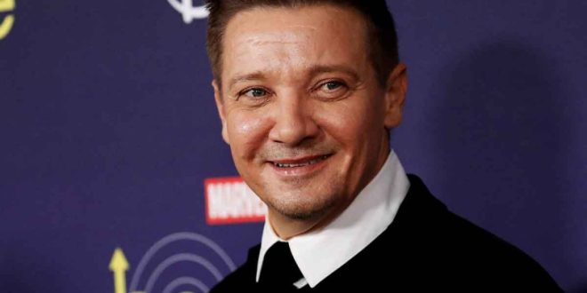 Jeremy Renner tiene una lesión traumática por accidente en la nieve