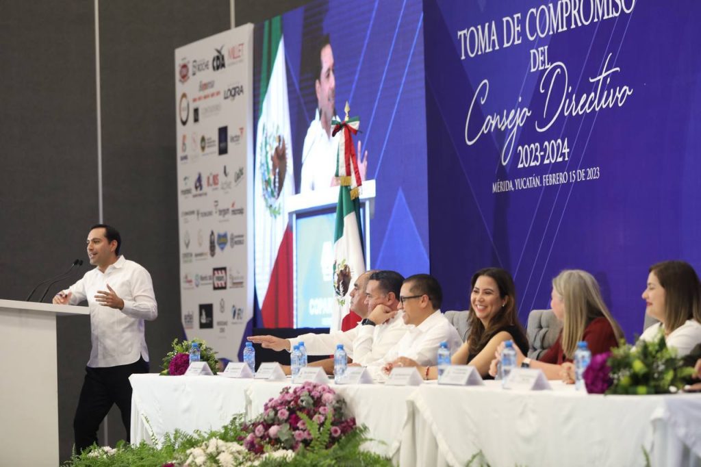 Vila Dosal atestigua la toma de compromiso del Consejo Directivo 2023-2024 de la Coparmex Mérida