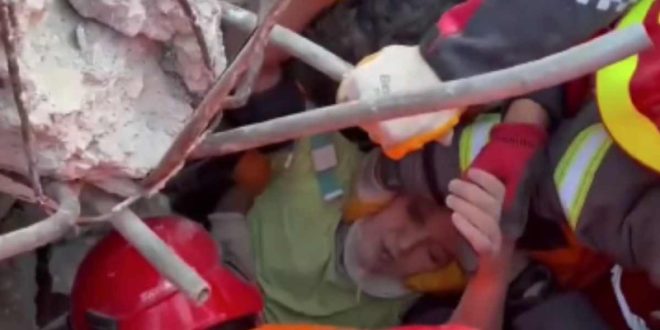 Rescatan vivo a un niño a 7 días del terremoto en Turquía