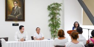 Dan curso de lengua maya a funcionarios y empleados del Congreso del Estado