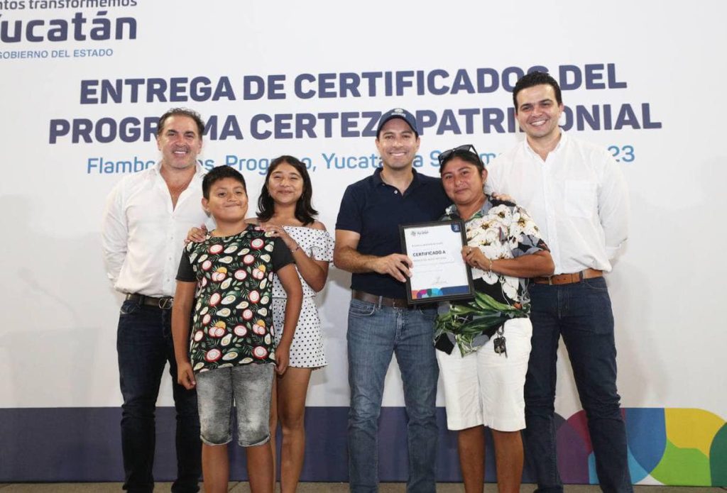 Vila entrega certificados de certeza patrimonial a 205 familias de Progreso