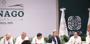 Vila y John Kerry, enviado especial de la Presidencia de Estados Unidos, se reúnen en Oaxaca