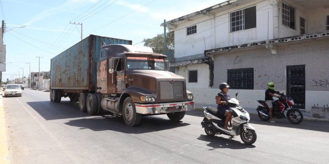 “Necesitamos calles más seguras y sin tráileres”, piden habitantes de Progreso